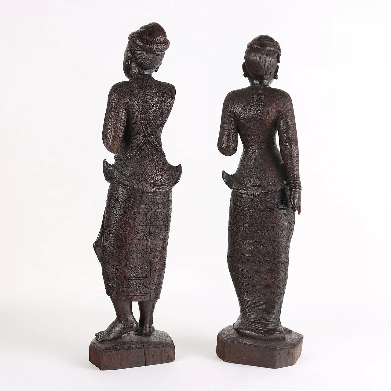 Coppia di sculture in legno raffiguranti figure birmane, inizio '900 9