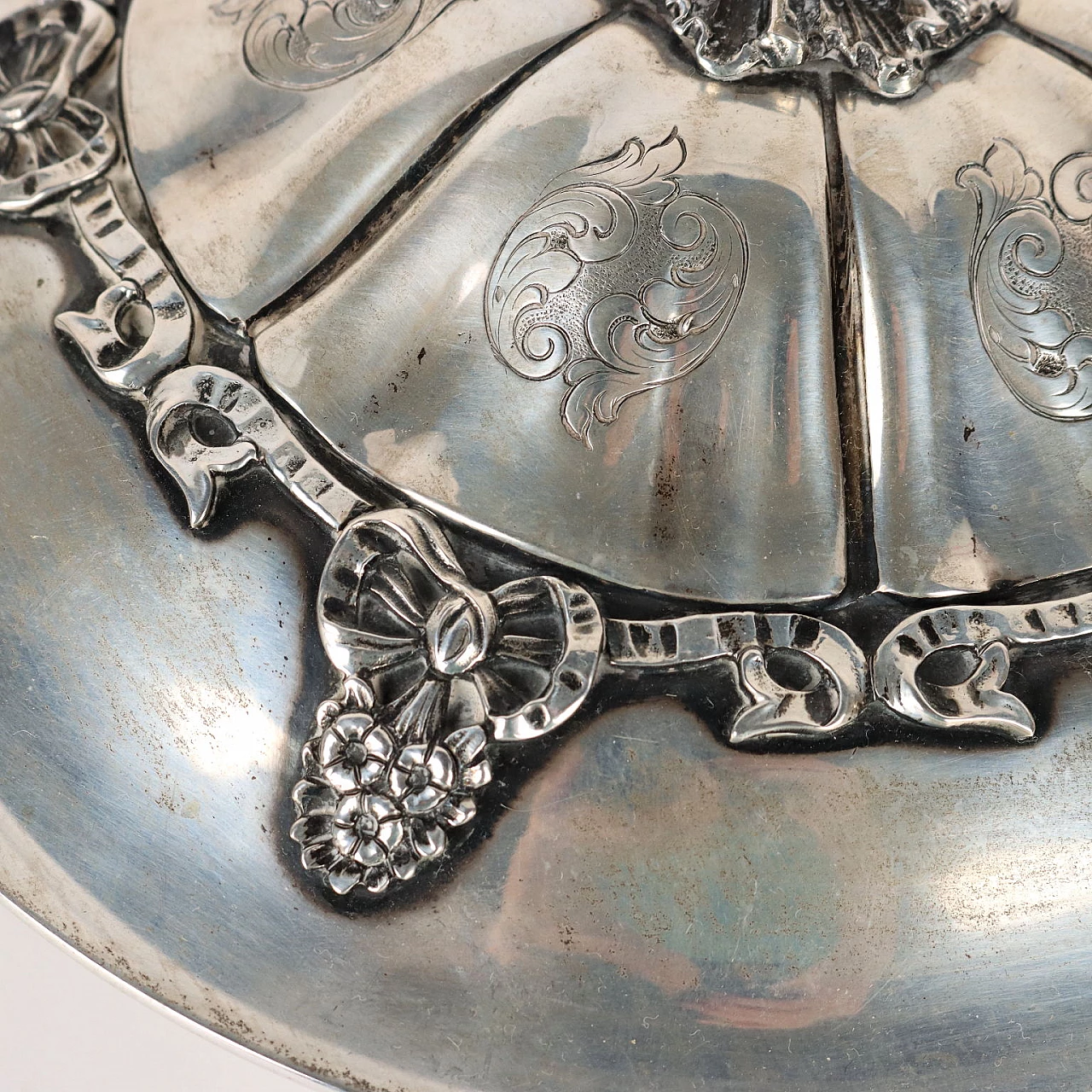 Cofanetto in argento con motivi vegetali, inizio '900 5