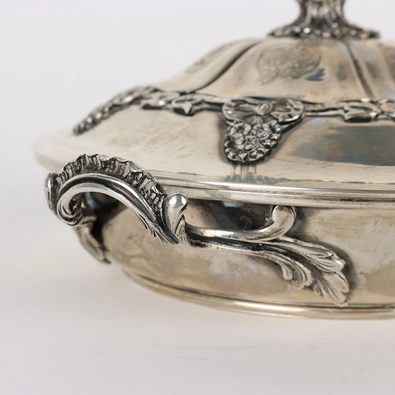 Cofanetto in argento con motivi vegetali, inizio '900 6