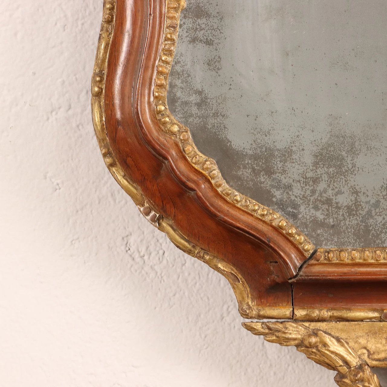 Neoclassical shaped walnut mirror, last quarter 18th century 6