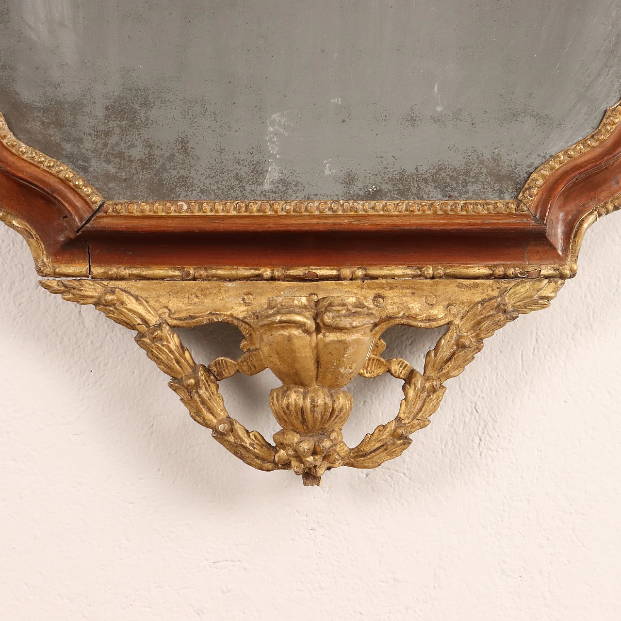 Neoclassical shaped walnut mirror, last quarter 18th century 7