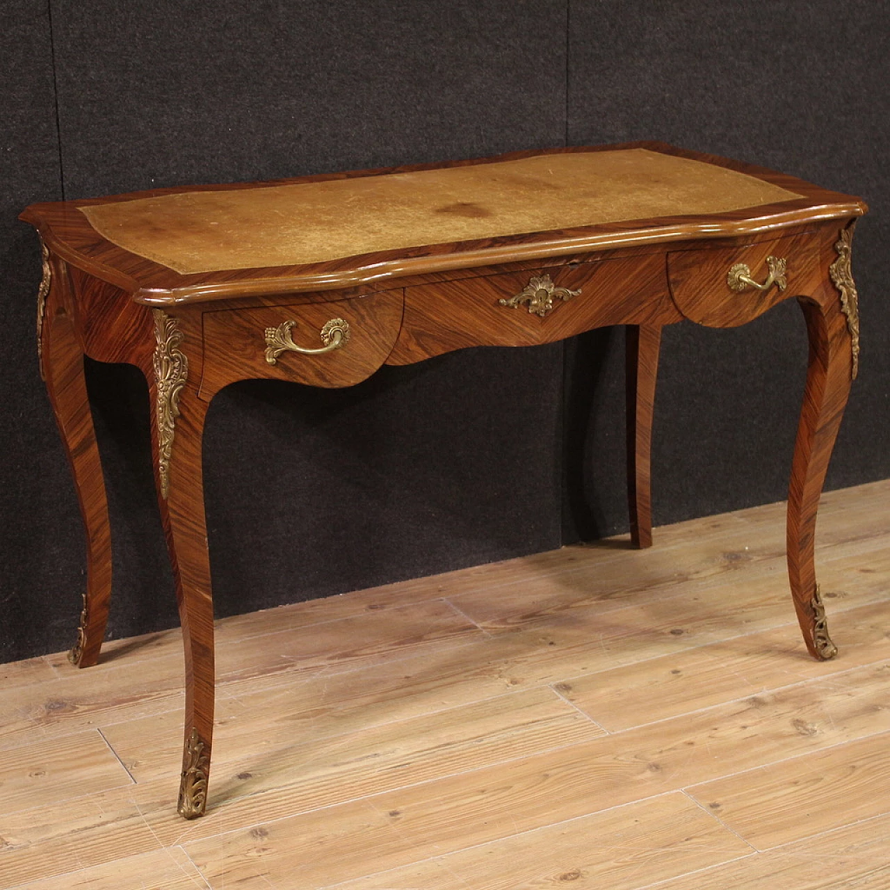 Desk in veneered and carved in walnut and rosewood 1