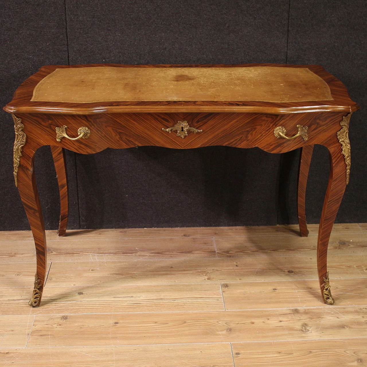 Desk in veneered and carved in walnut and rosewood 4