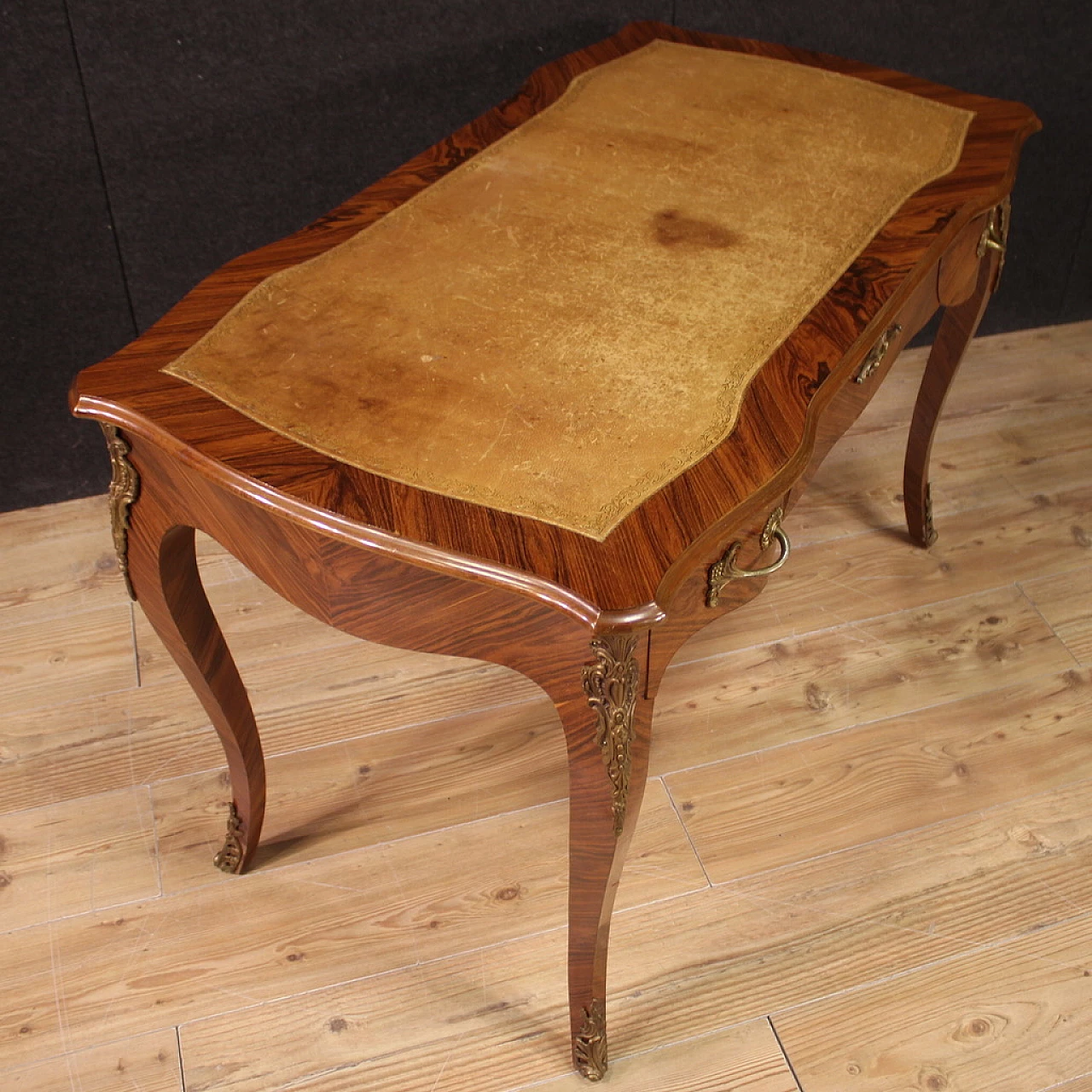 Desk in veneered and carved in walnut and rosewood 5