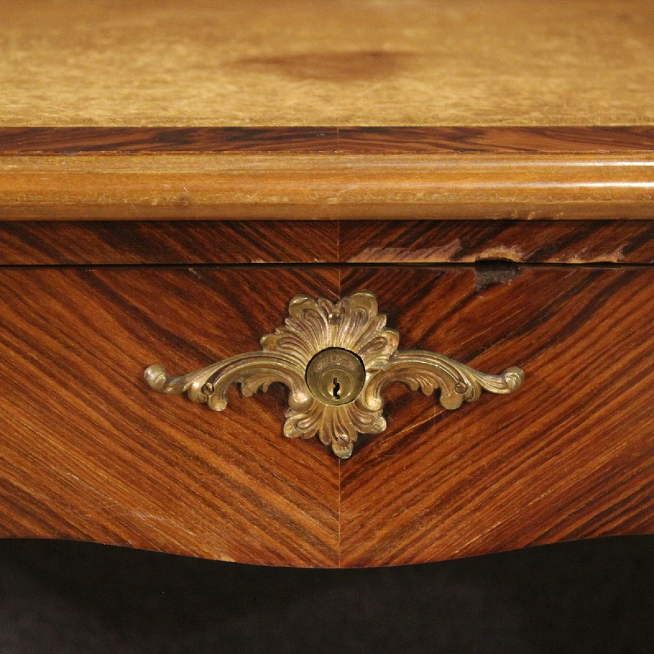 Desk in veneered and carved in walnut and rosewood 10
