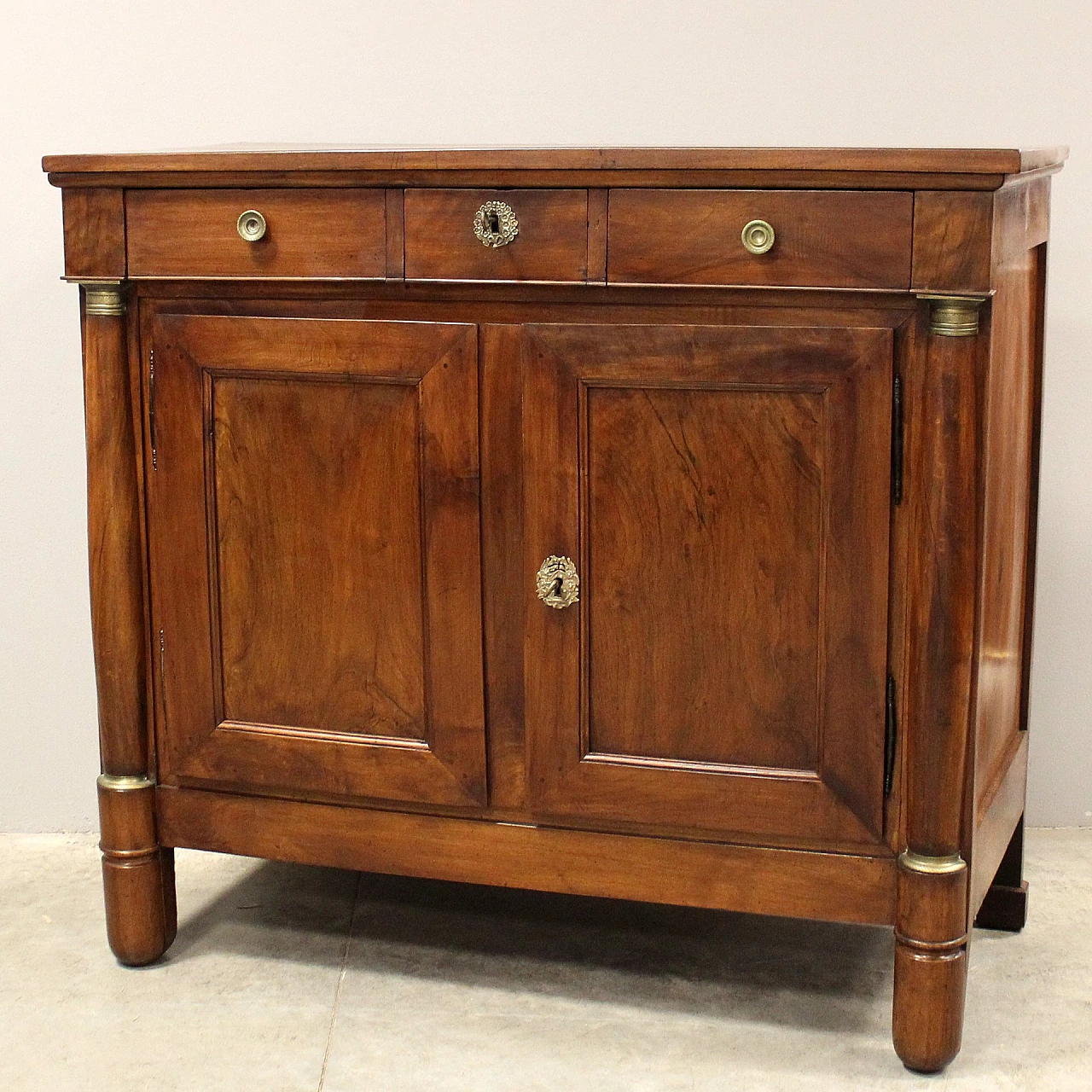 Empire walnut sideboard with doors and drawers, early 19th century 5