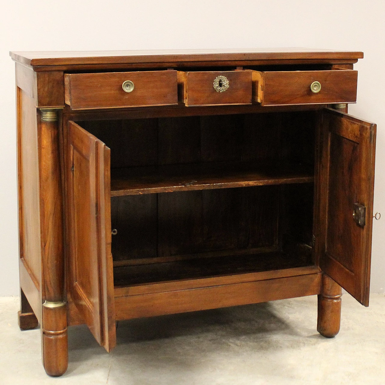 Empire walnut sideboard with doors and drawers, early 19th century 8