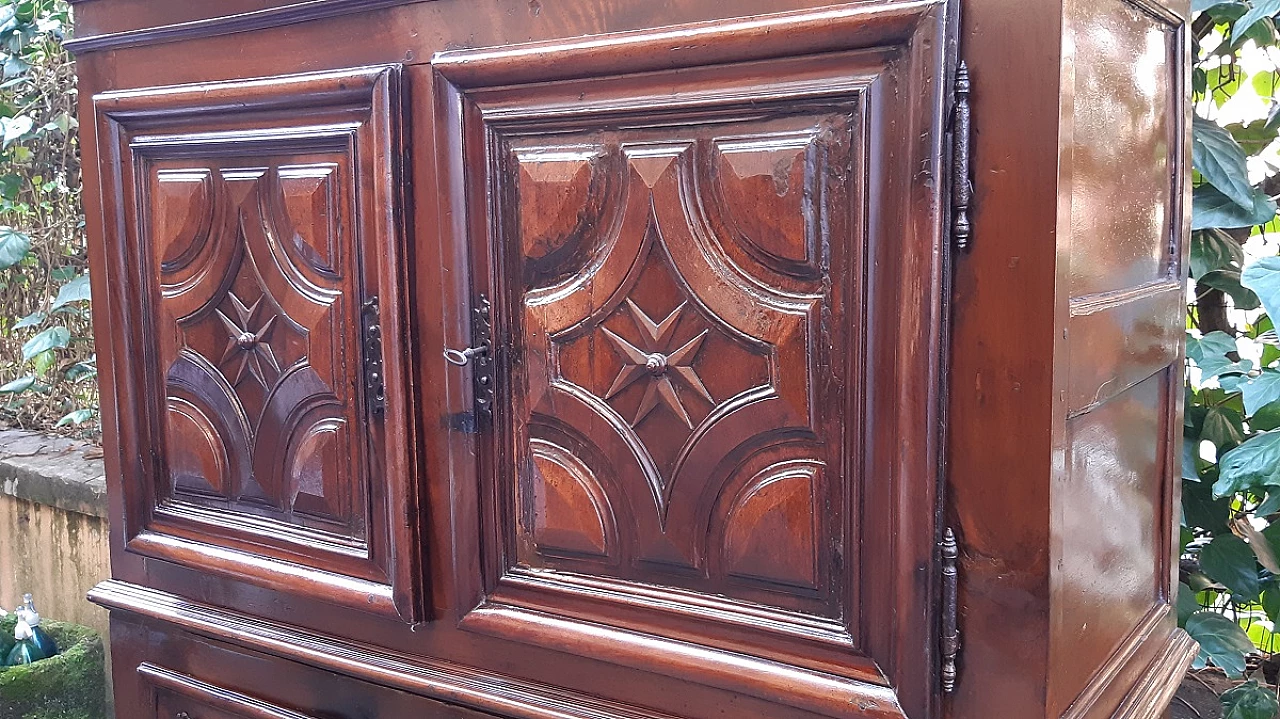 French double-body walnut sideboard, late 17th century 6