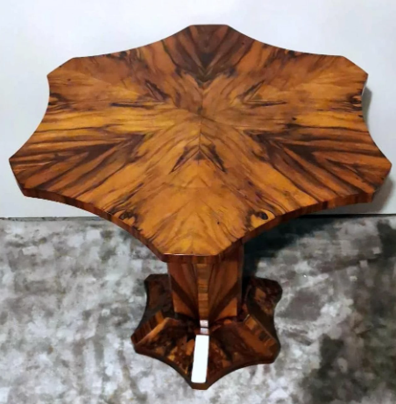 Biedermeier shaped walnut coffee table, late 19th century 3