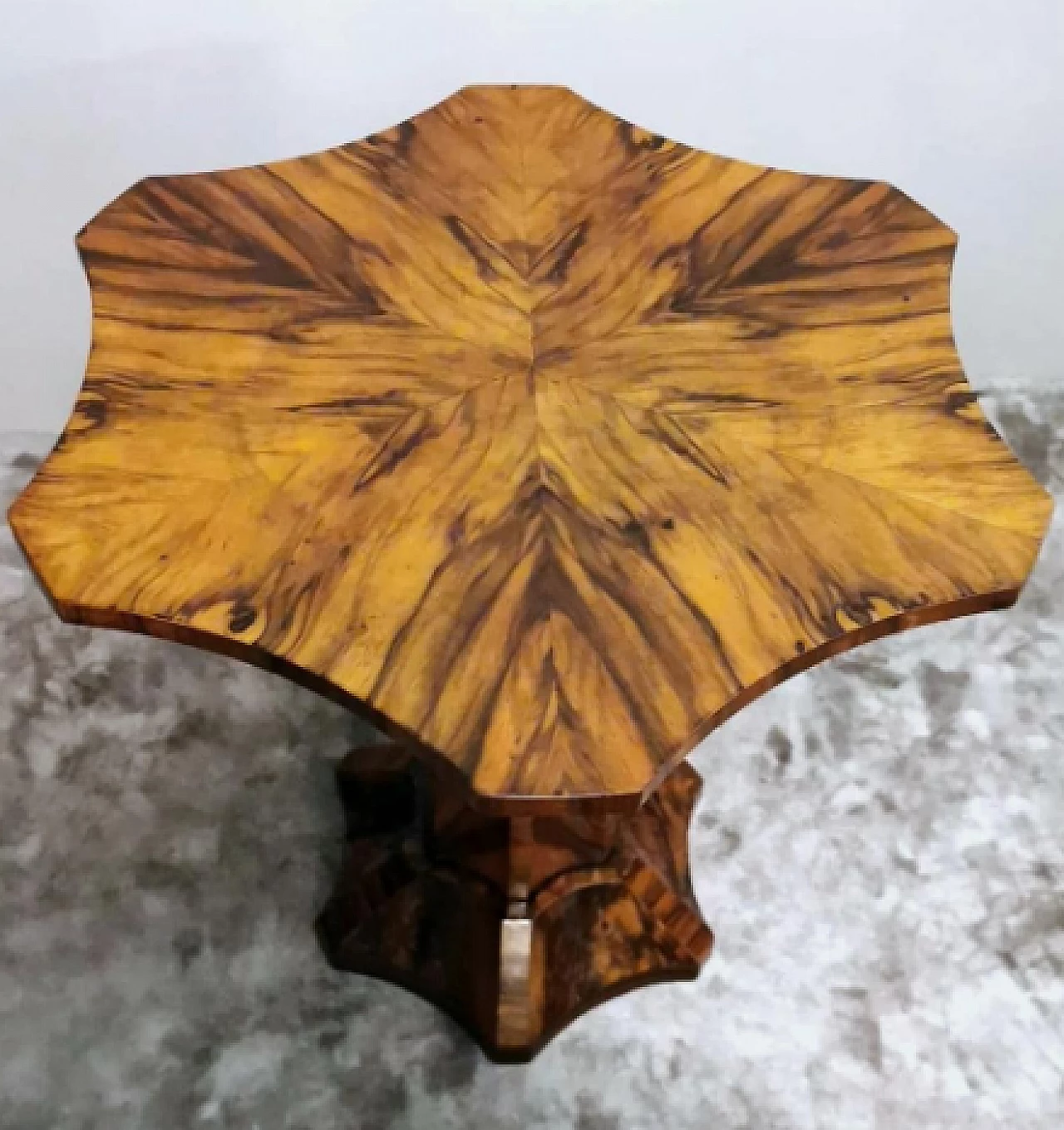 Biedermeier shaped walnut coffee table, late 19th century 4