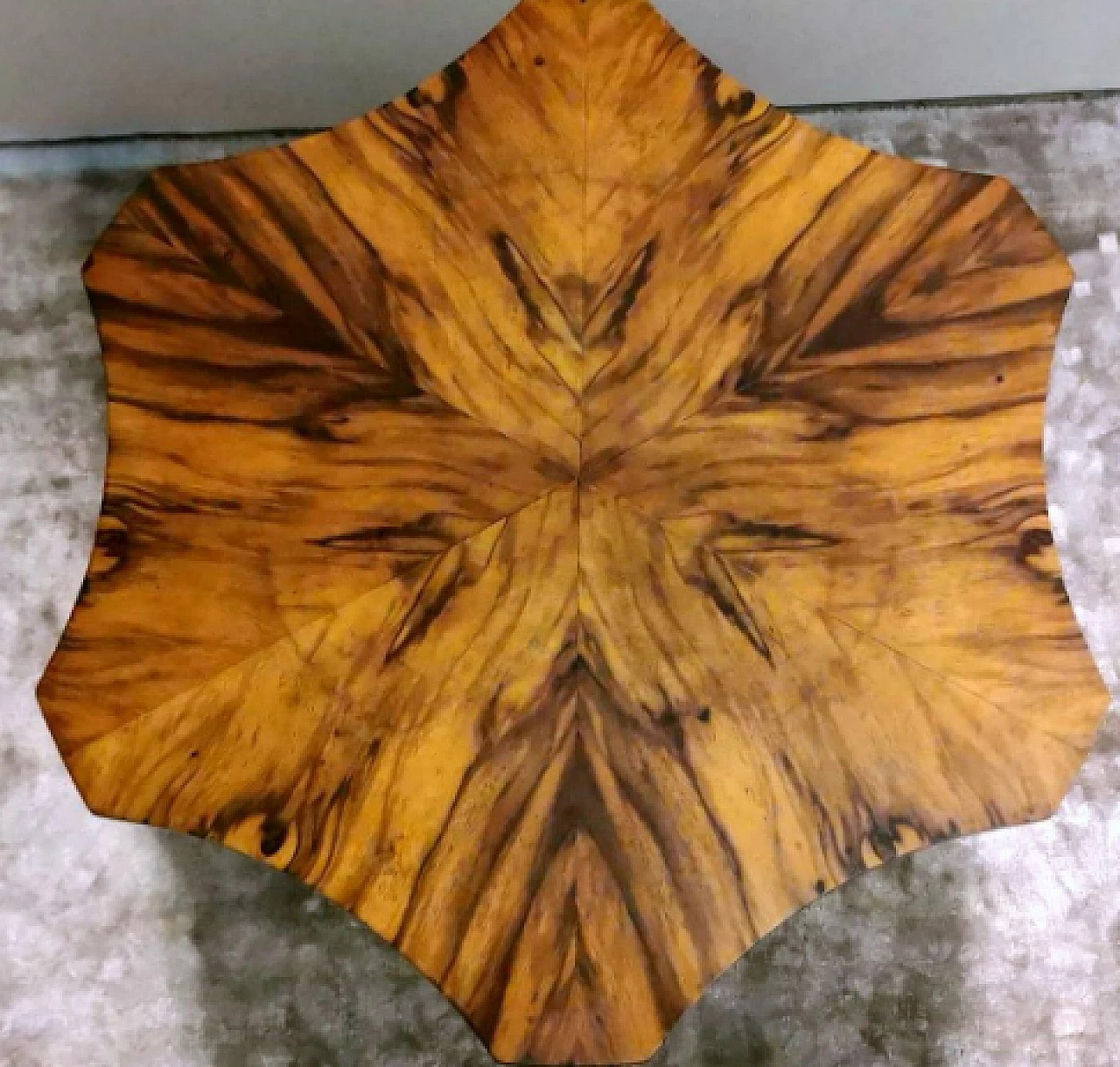 Biedermeier shaped walnut coffee table, late 19th century 7