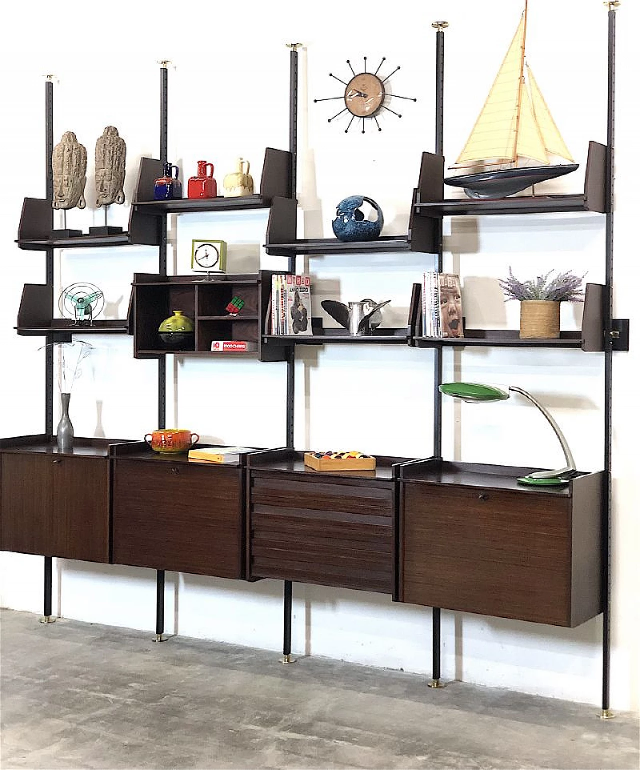 Wood and metal modular floor-to-ceiling bookcase, 1960s 2