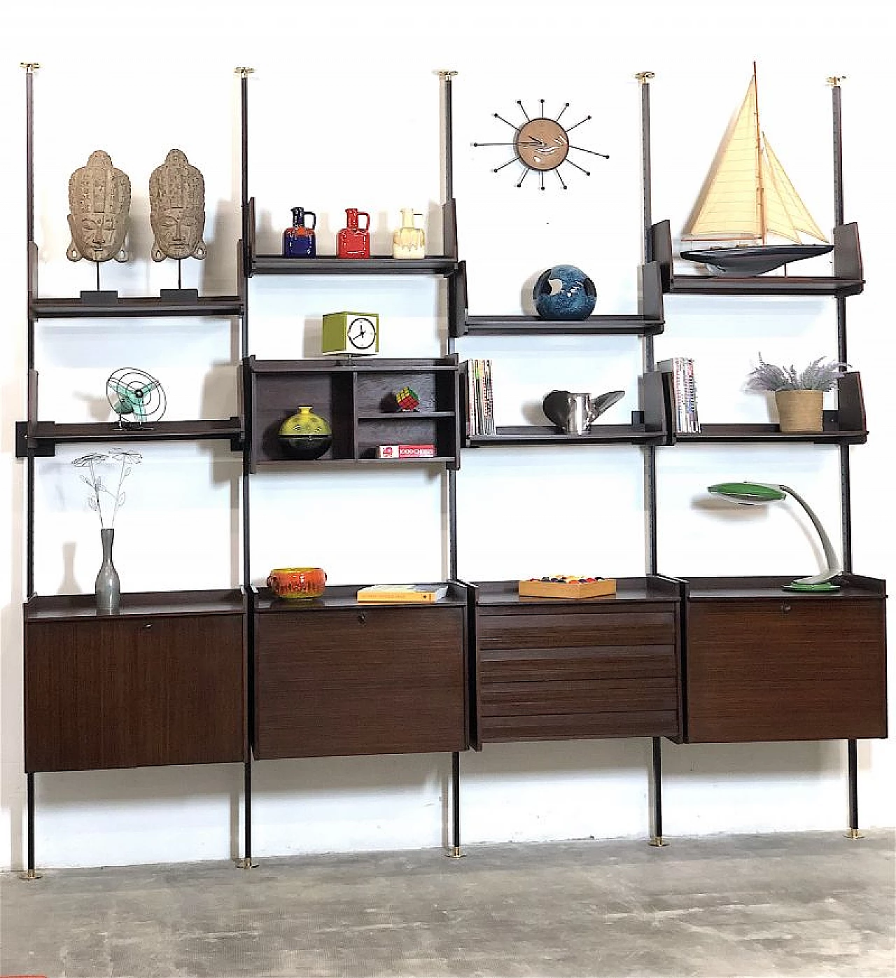 Wood and metal modular floor-to-ceiling bookcase, 1960s 3