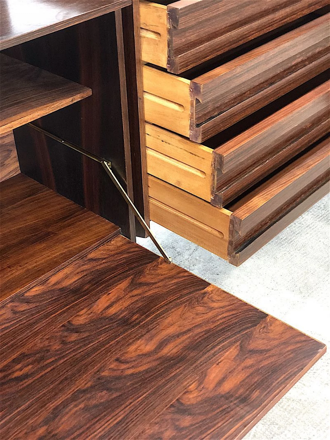 Wood and metal modular floor-to-ceiling bookcase, 1960s 6