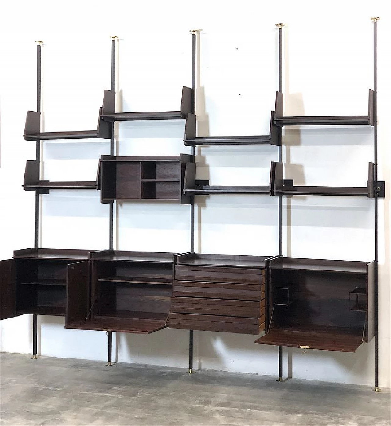 Wood and metal modular floor-to-ceiling bookcase, 1960s 10