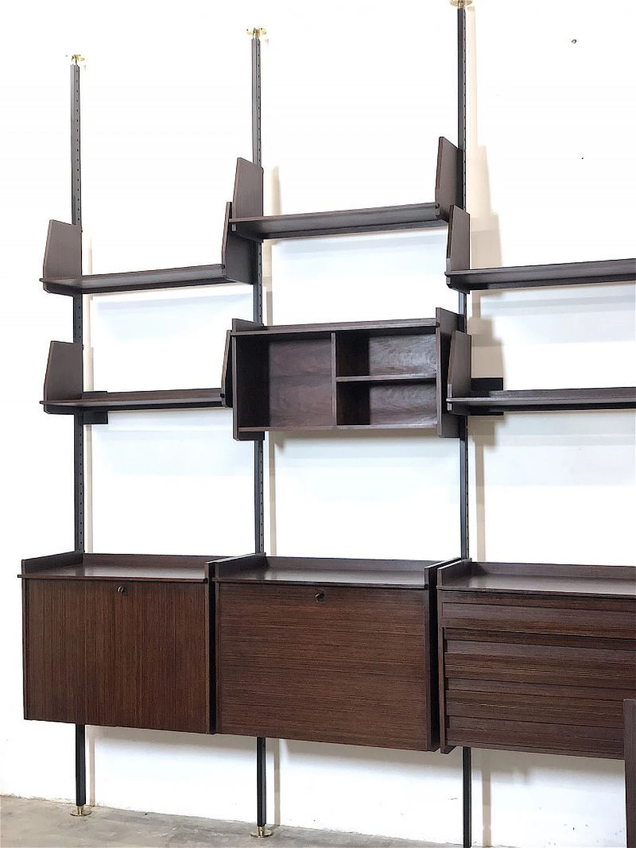 Wood and metal modular floor-to-ceiling bookcase, 1960s 18
