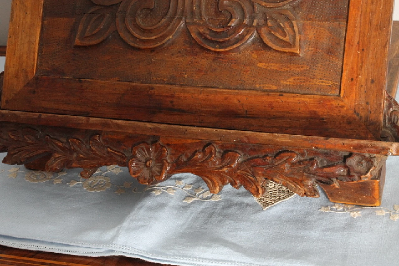 Leggio da tavolo in legno con intagli, '800 2