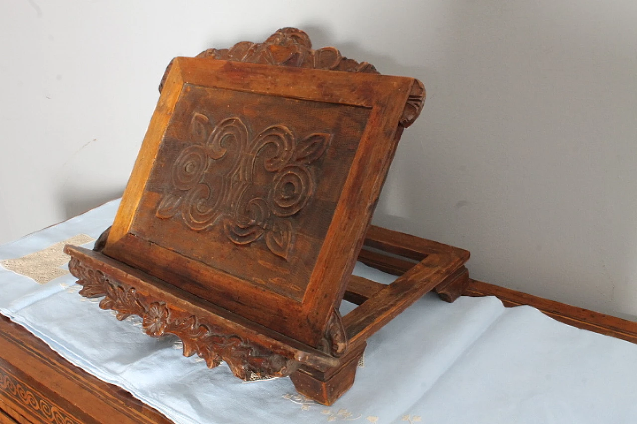 Leggio da tavolo in legno con intagli, '800 5