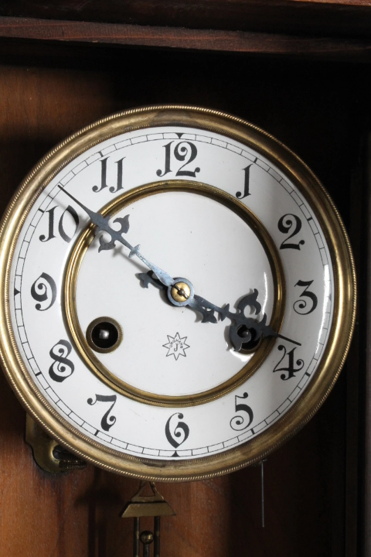 Walnut Junghans pendulum clock, early 20th century 11