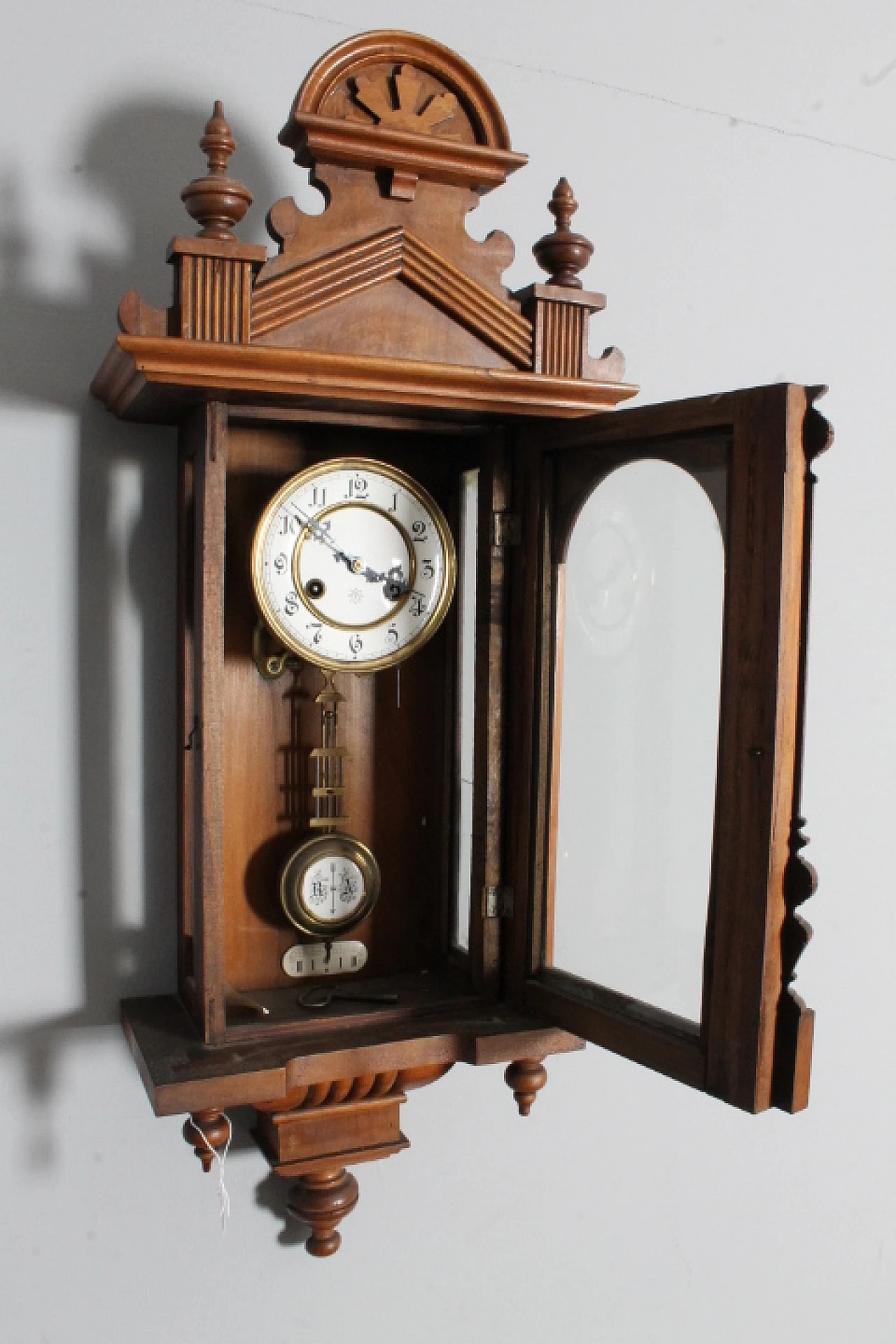 Walnut Junghans pendulum clock, early 20th century 15
