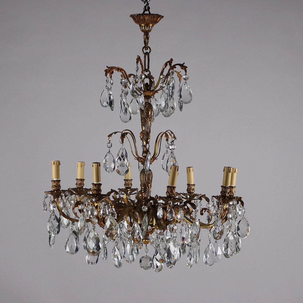 8-Light chandelier in gilded bronze with glass pendants 1