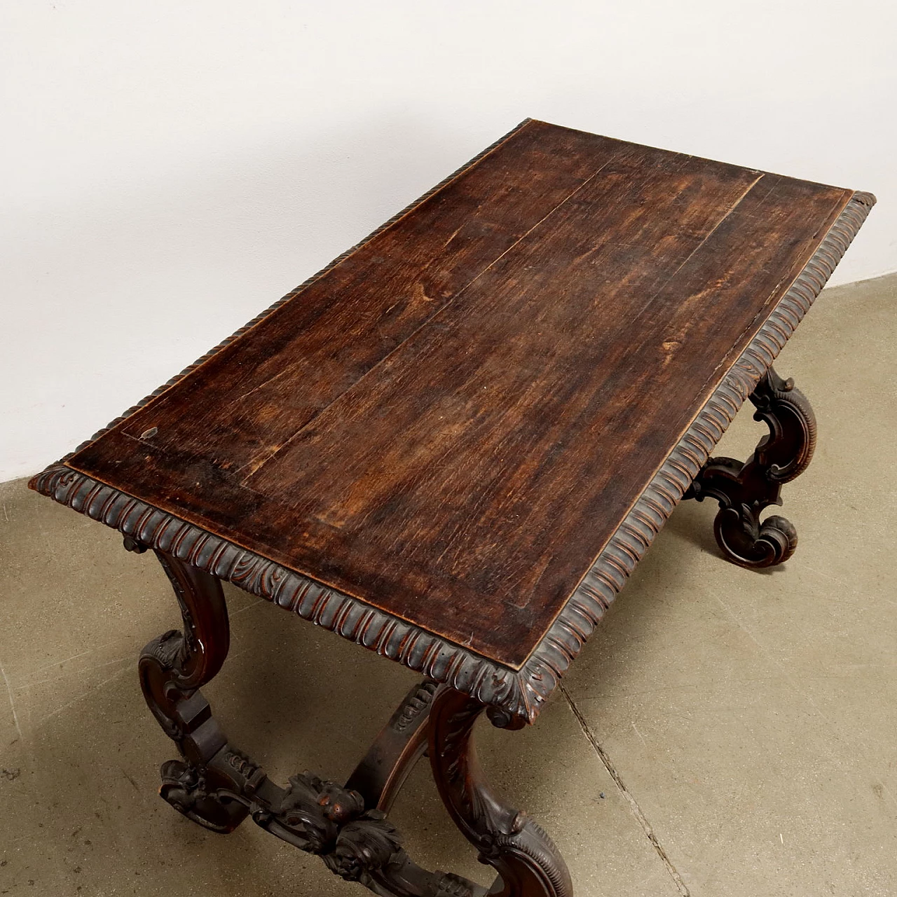 Neo-Baroque walnut table, early 19th century 3