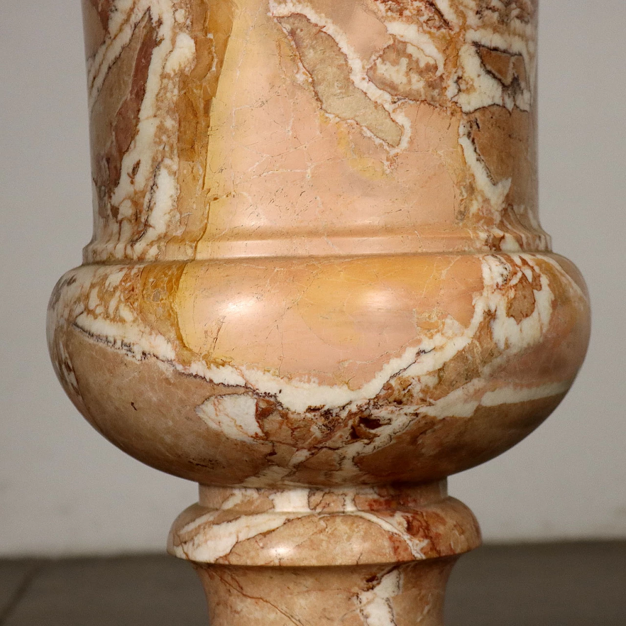 Coppia di vasi in marmo, inizio '900 6