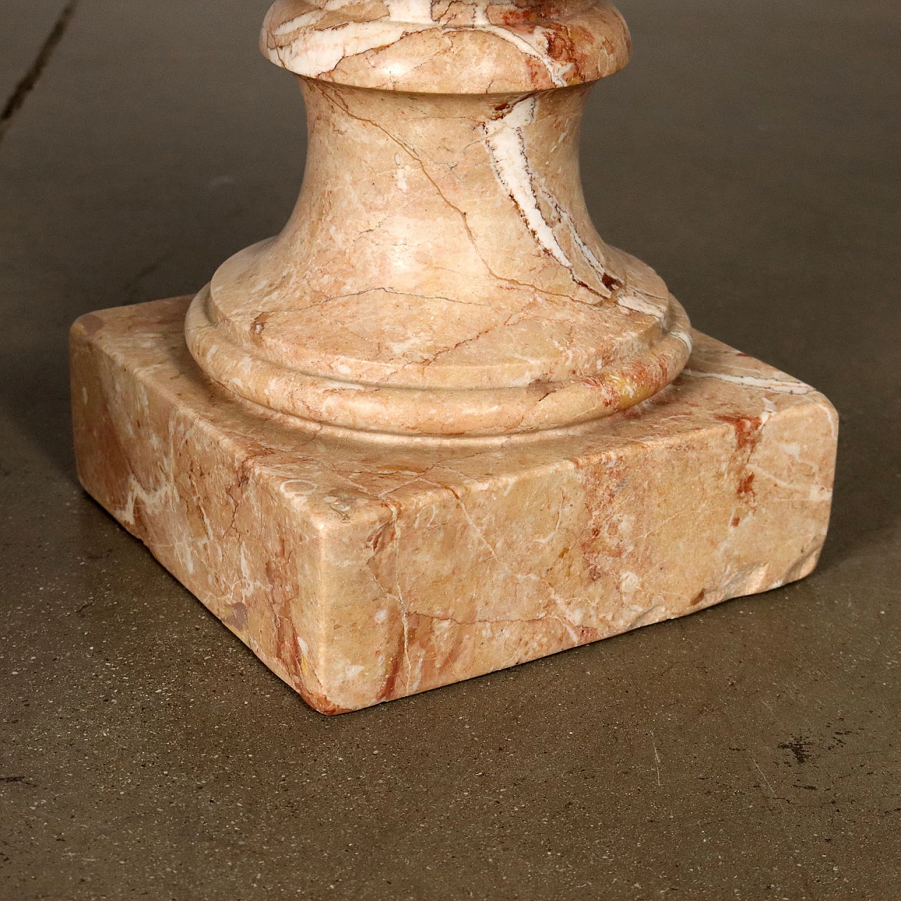 Coppia di vasi in marmo, inizio '900 8