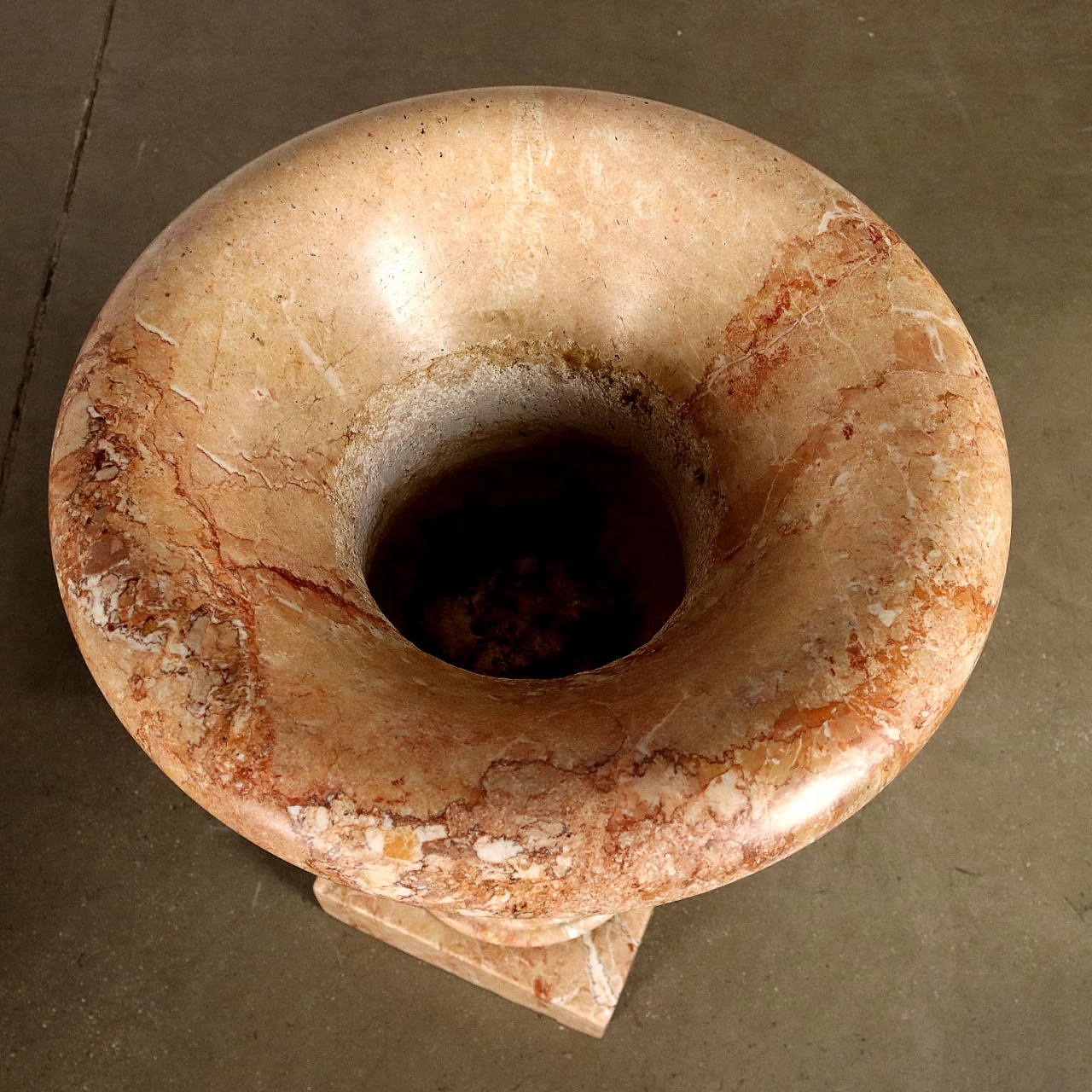 Coppia di vasi in marmo, inizio '900 10