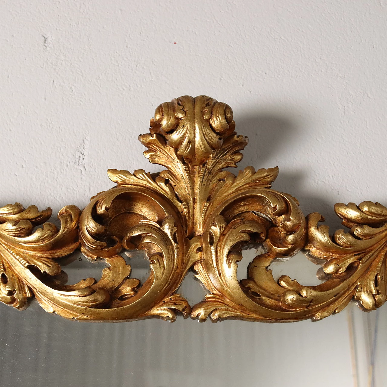 Mirror with frame carved with leaf scrolls and gilded 4