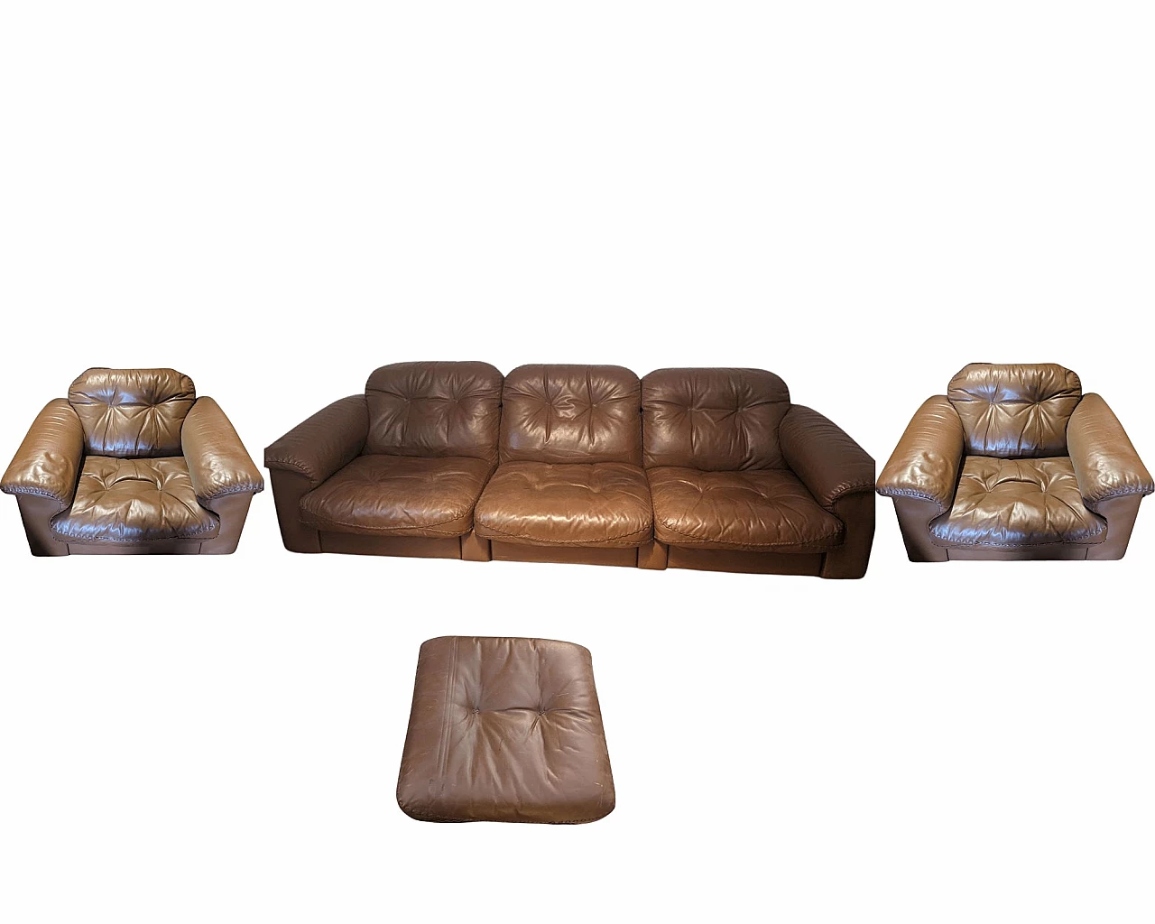 Coppia di poltrone, divano e pouf in pelle di De Sede, anni '60 5