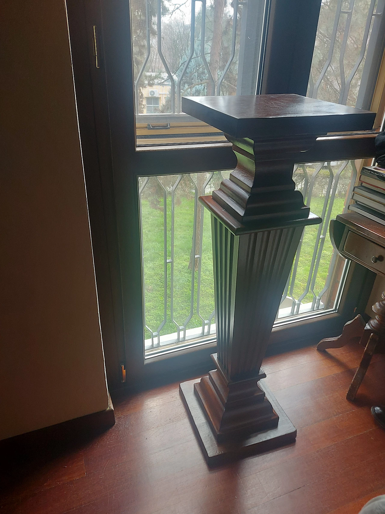 Colonna stile Neoclassico in legno, anni '50 4