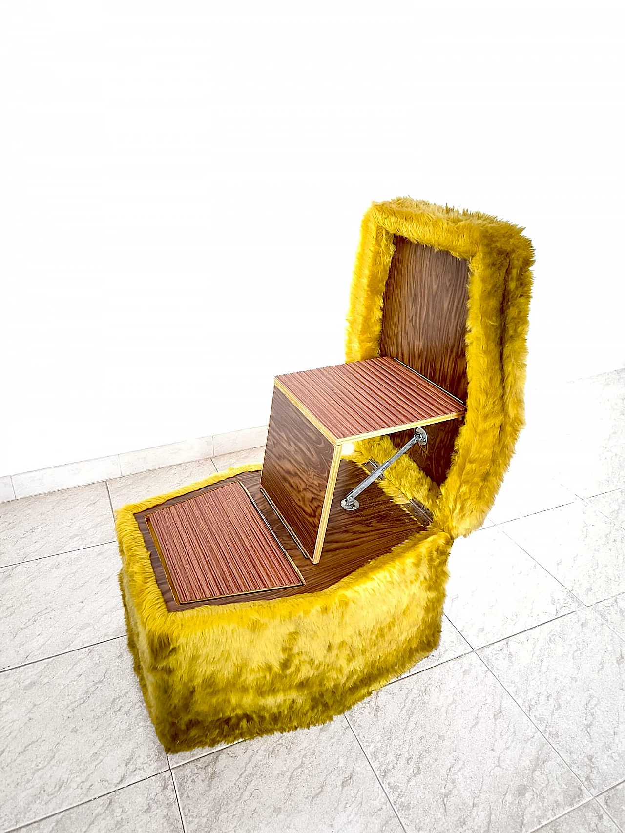 Pouf in pelo floccato con scala interna e vano contenitore, anni '70 1