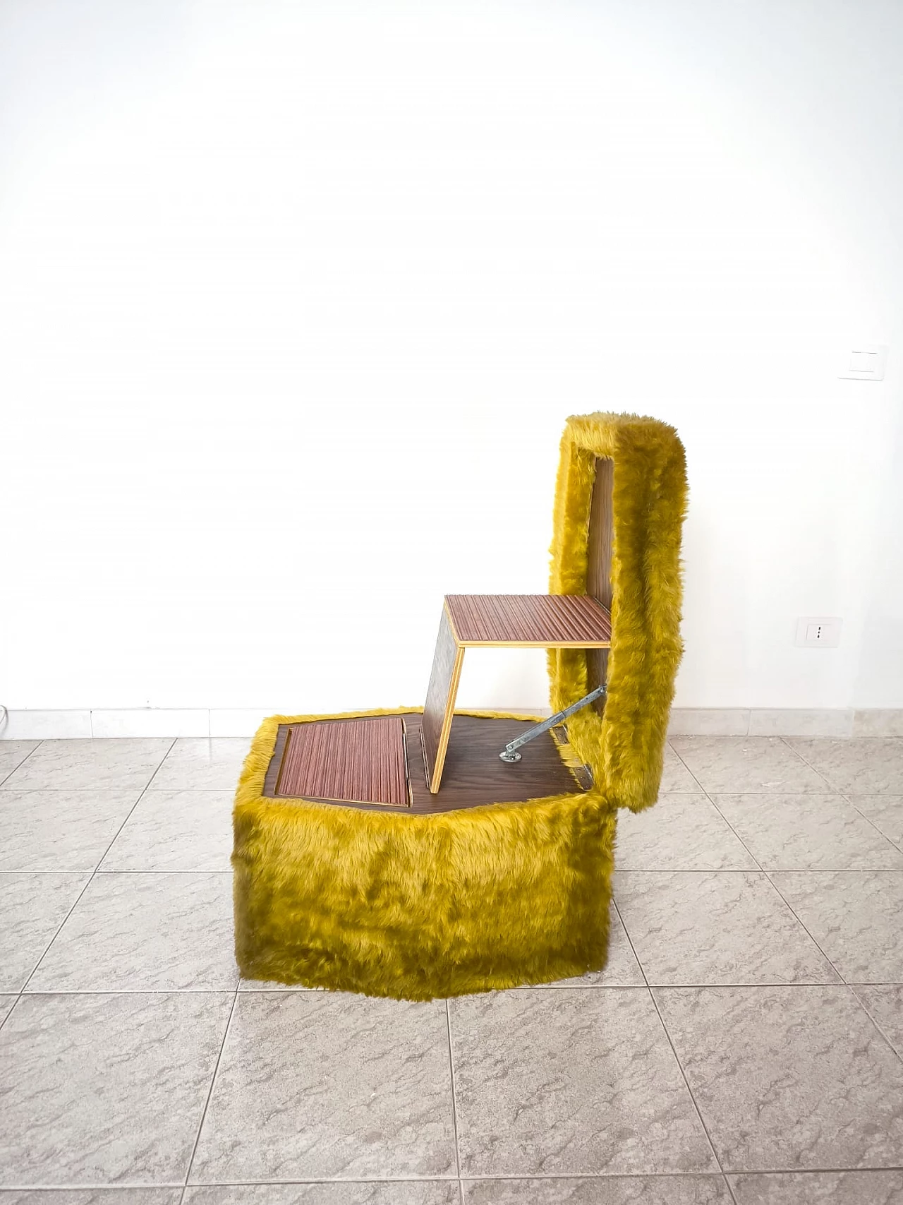 Pouf in pelo floccato con scala interna e vano contenitore, anni '70 2