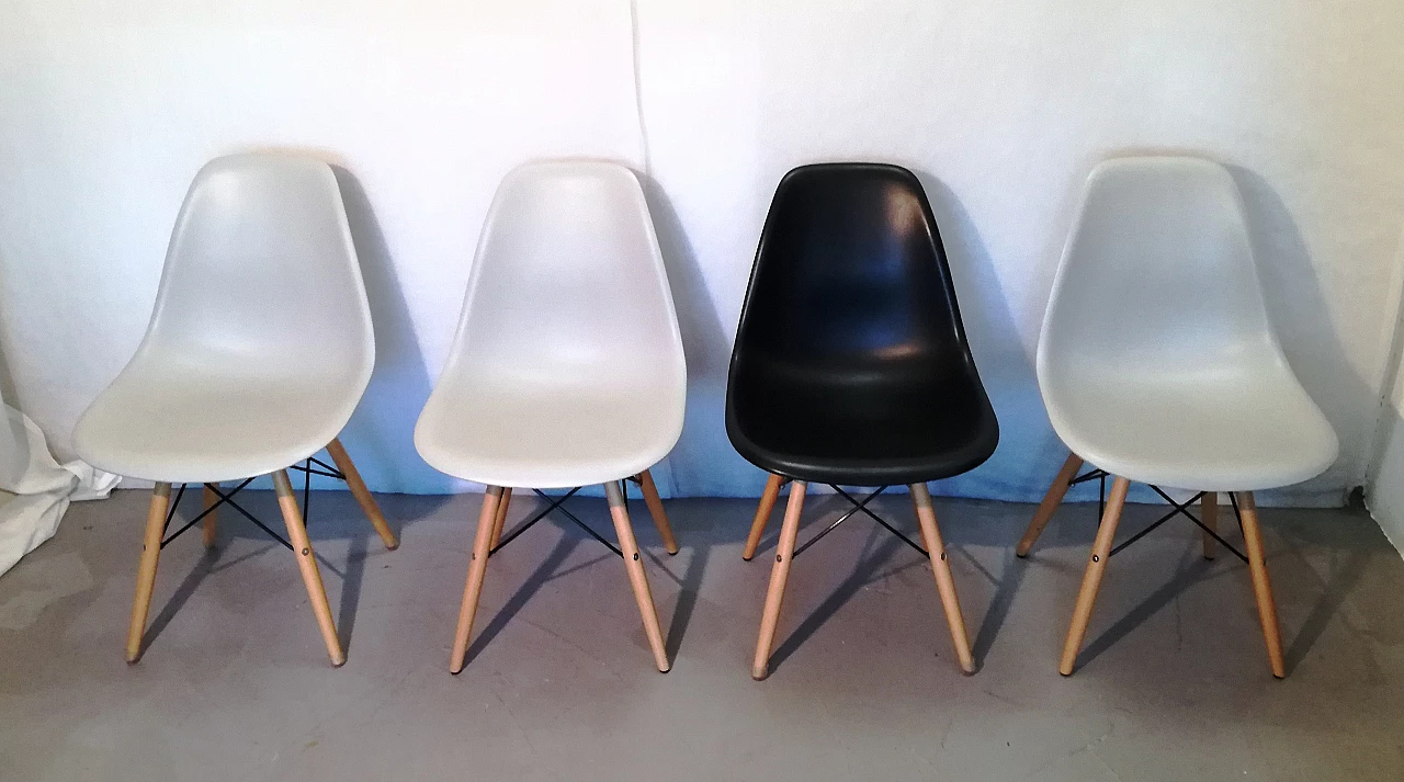 8 Sedie nello stile di Charles & Ray Eames, anni '90 23