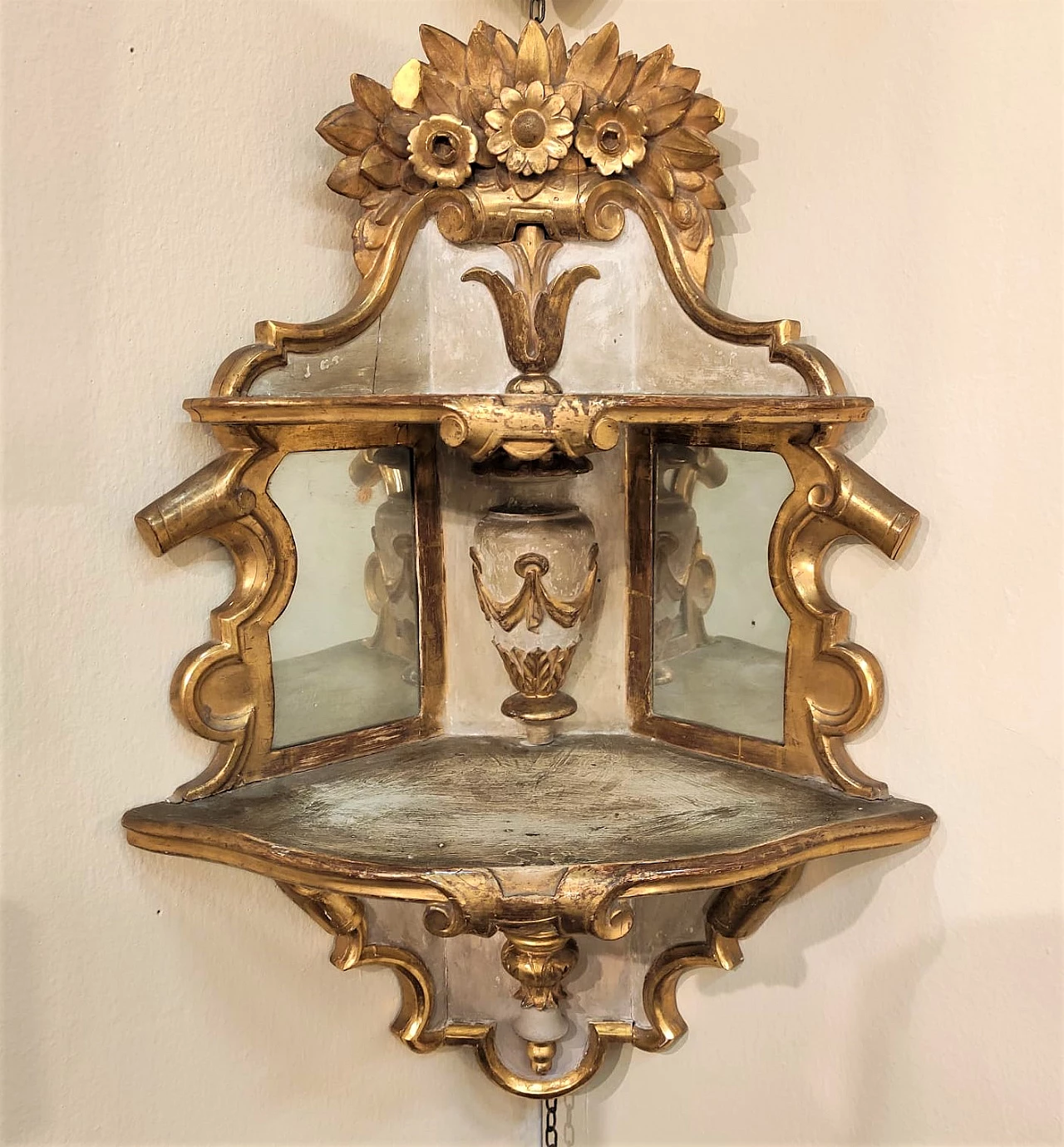 Pair of lacquered and gilded wood corner shelves, mid-19th century 2