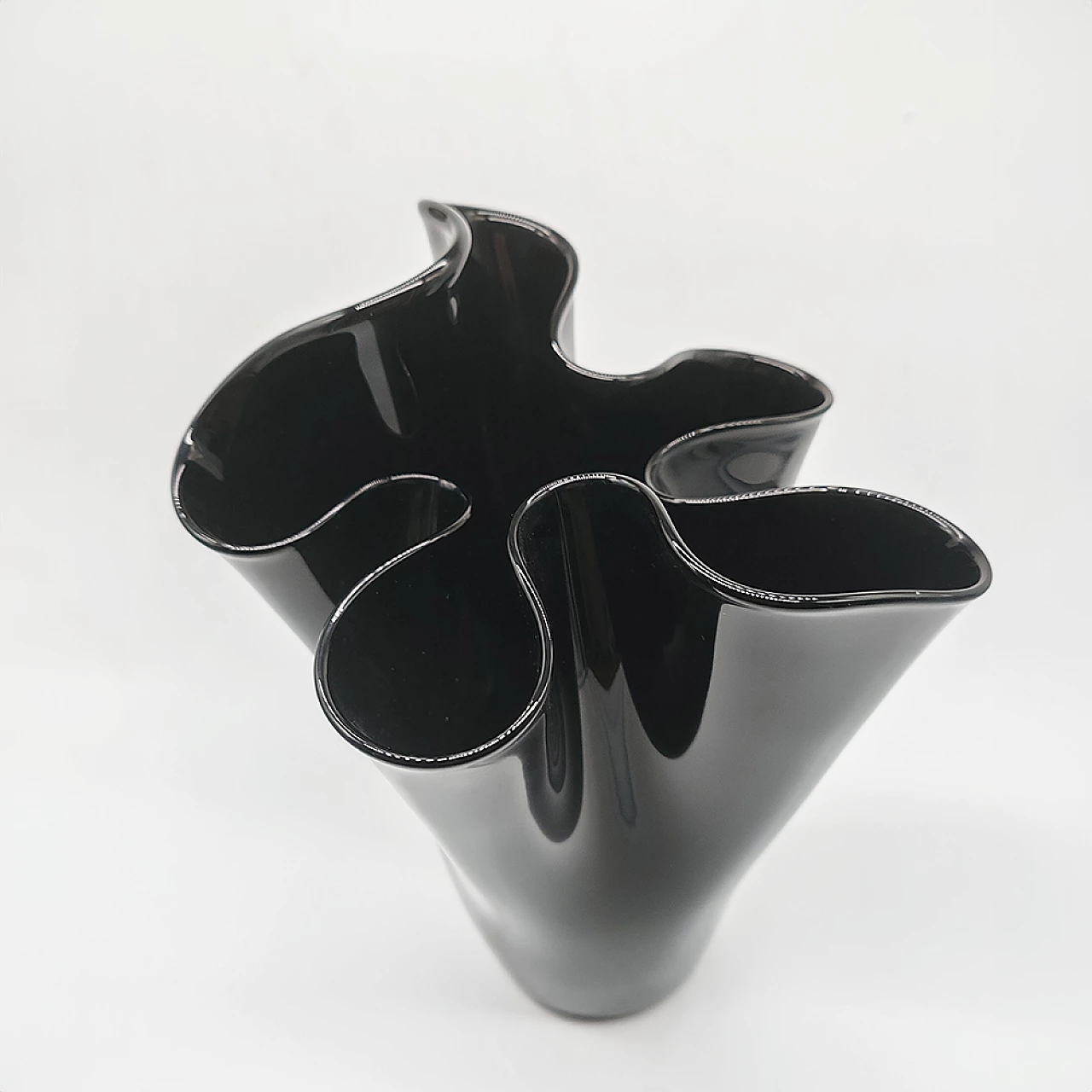 Jacketed handkerchief vase in black Murano glass, 1960s 4