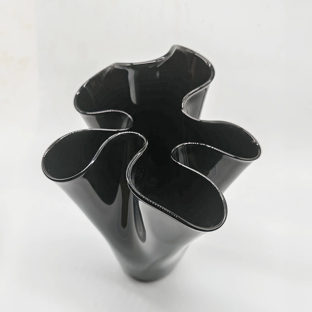 Jacketed handkerchief vase in black Murano glass, 1960s 5