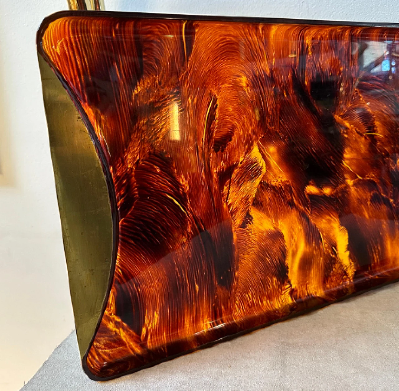 Tortoiseshell-effect lucite and brass tray by Guzzini, 1970s 3