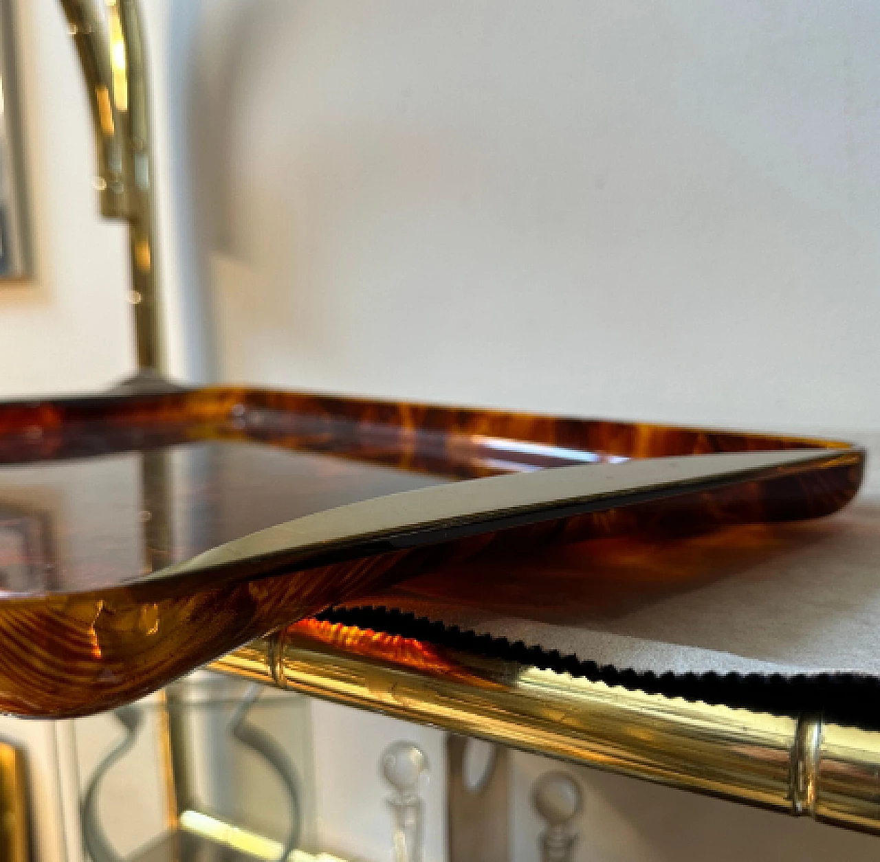 Tortoiseshell-effect lucite and brass tray by Guzzini, 1970s 6