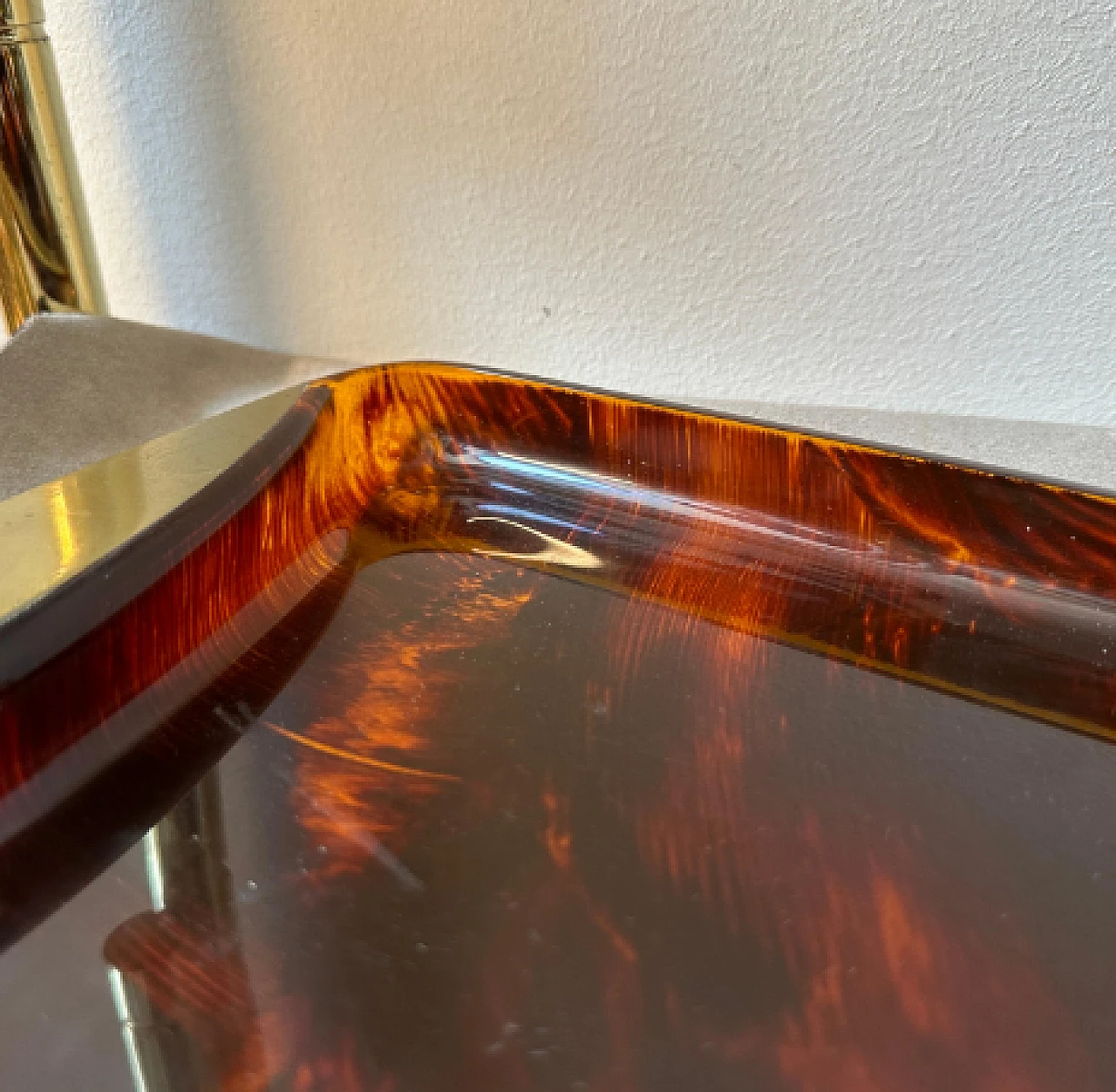 Tortoiseshell-effect lucite and brass tray by Guzzini, 1970s 8