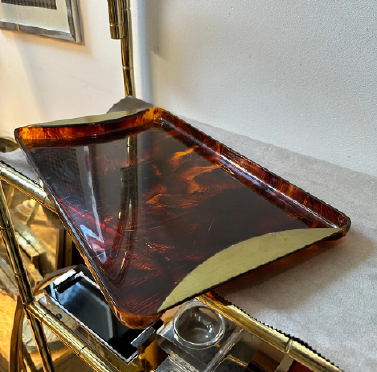 Tortoiseshell-effect lucite and brass tray by Guzzini, 1970s 9