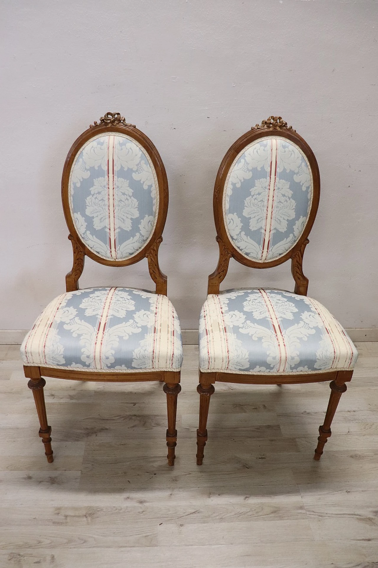 Coppia di sedie stile Luigi XVI in faggio e tessuto, inizio '900 2