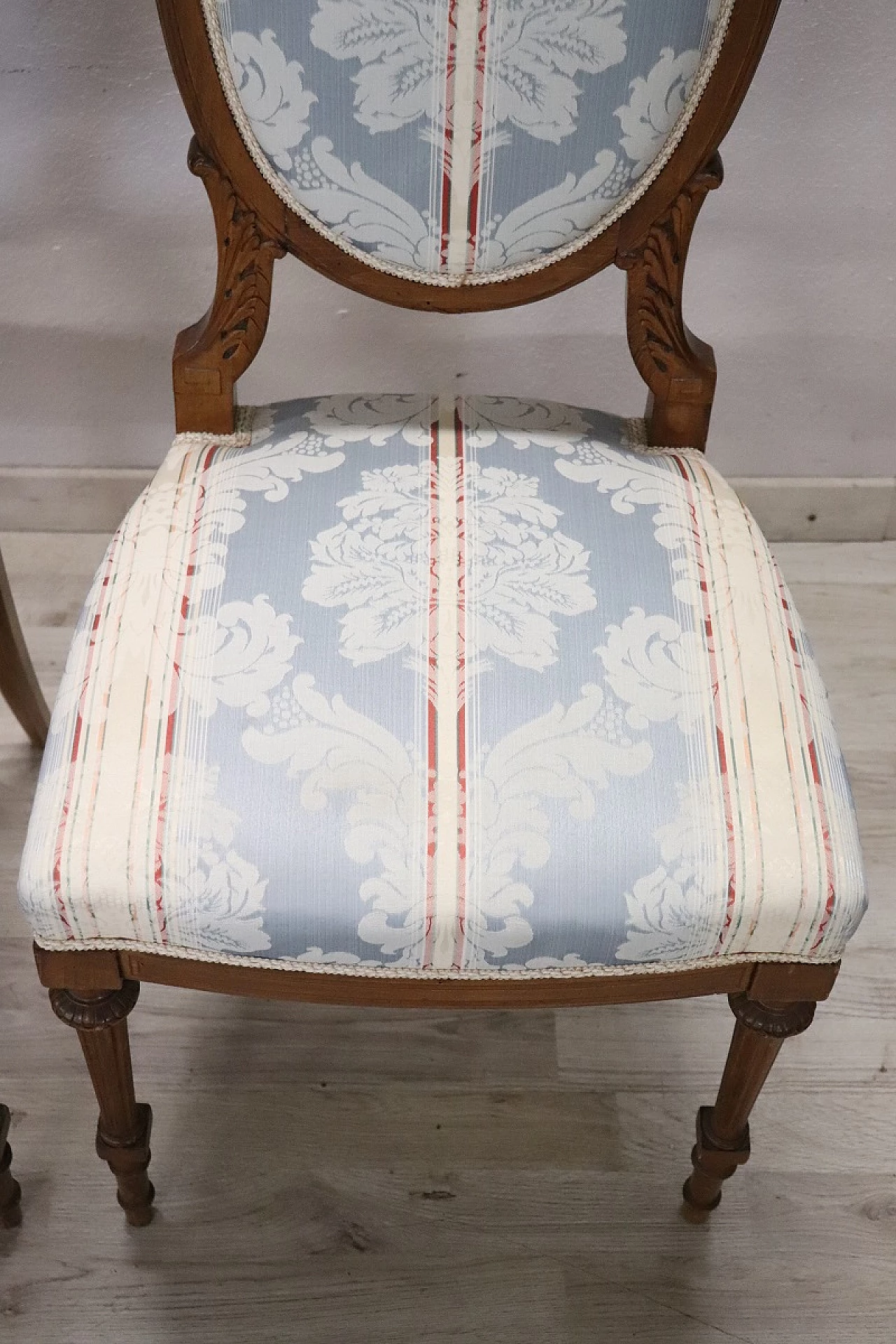 Coppia di sedie stile Luigi XVI in faggio e tessuto, inizio '900 6