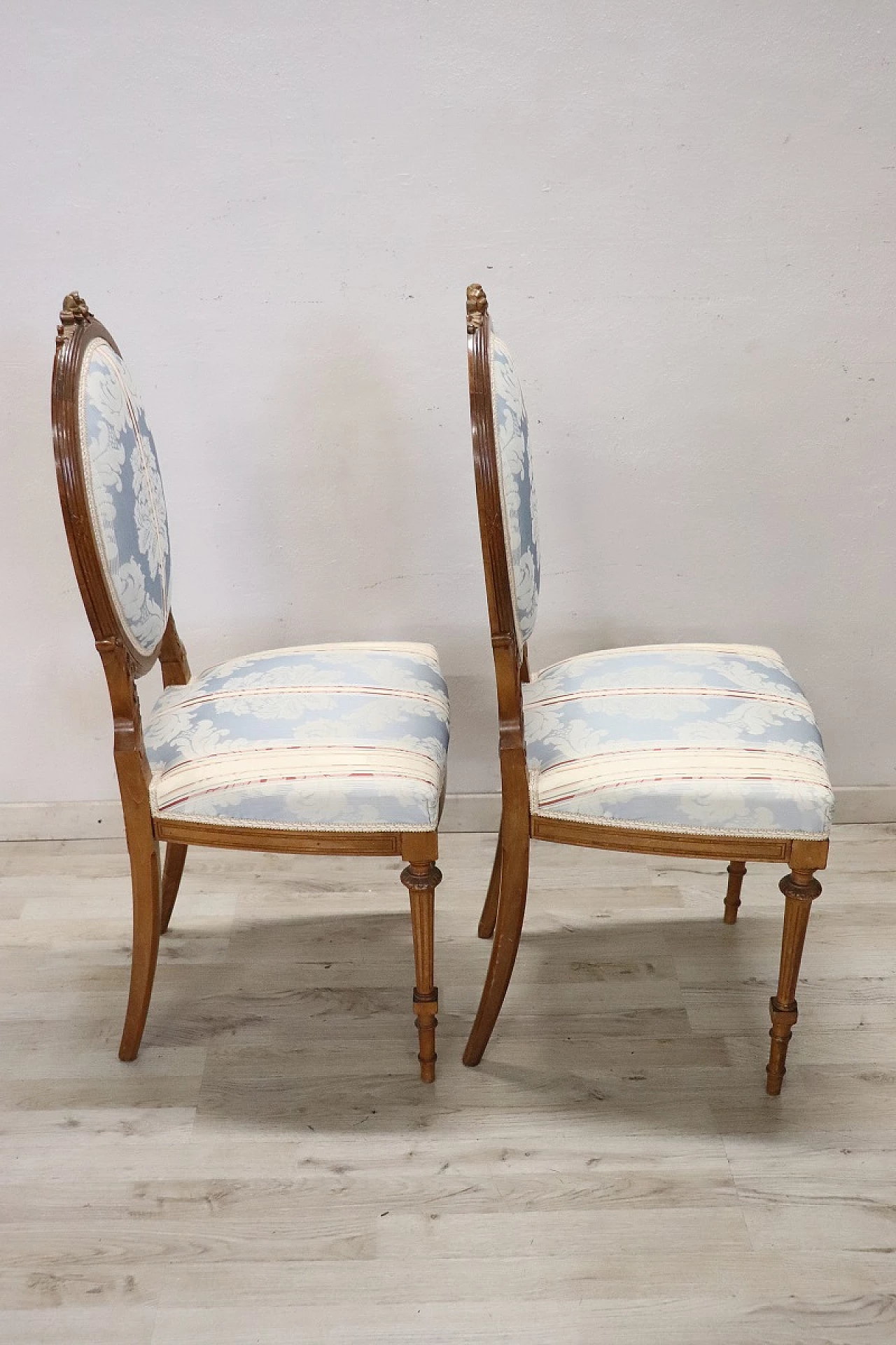 Coppia di sedie stile Luigi XVI in faggio e tessuto, inizio '900 9