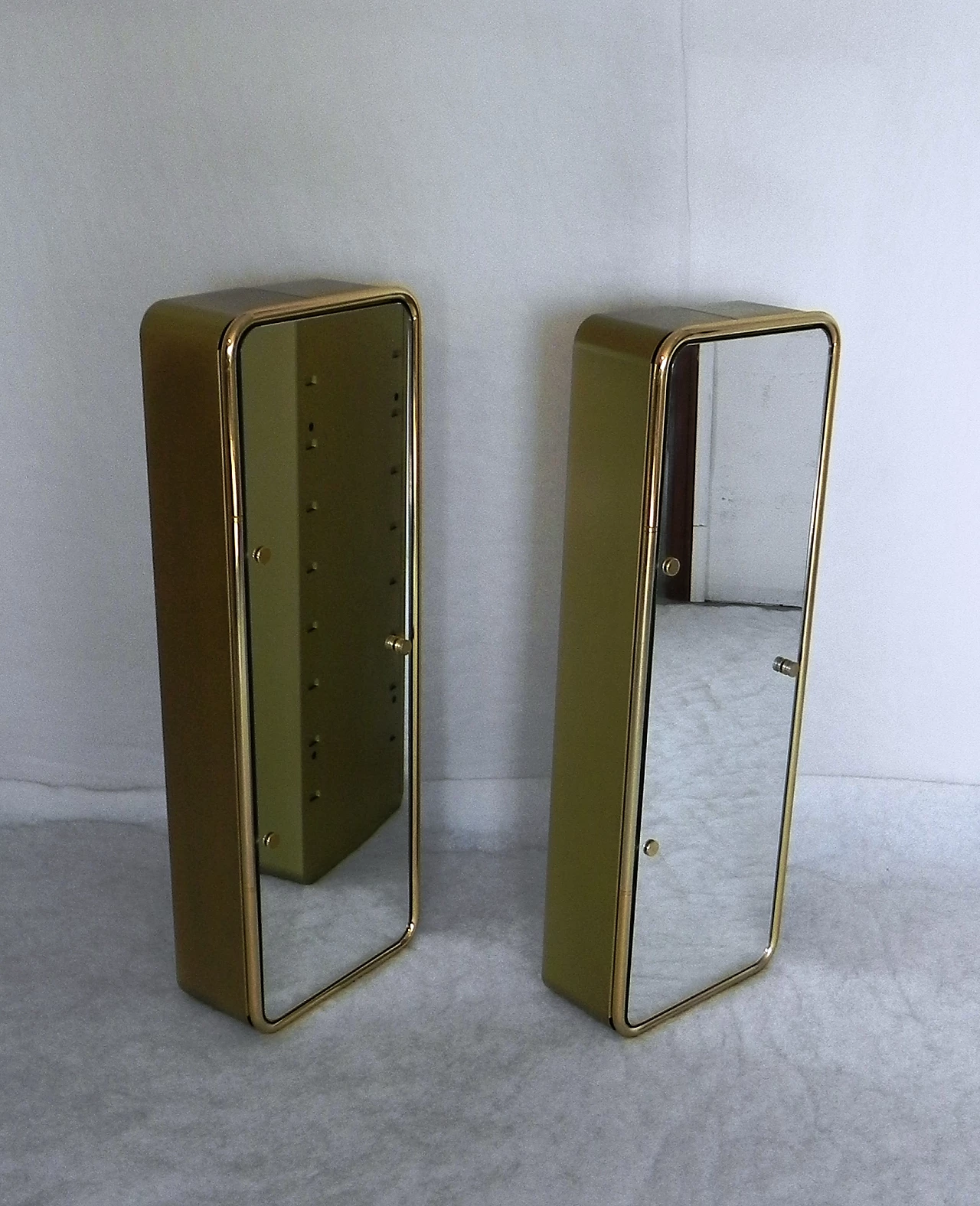 Coppia di specchi contenitore di Jean Pierre Design, anni '70 5