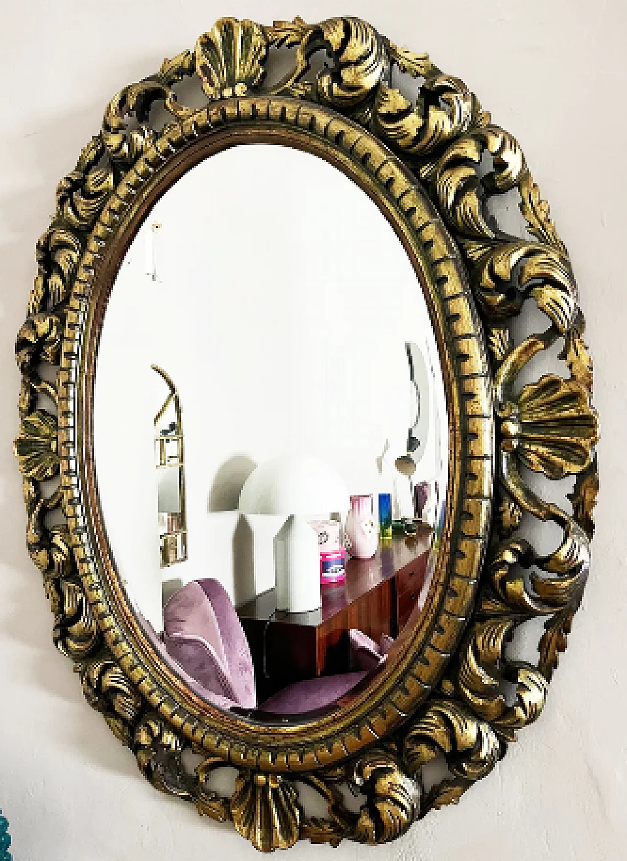 Specchio ovale stile Barocco in legno dorato e intagliato 2