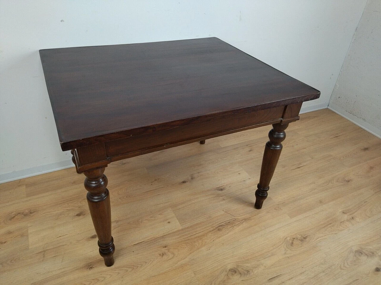 Chestnut and poplar extendable table, early 20th century 1