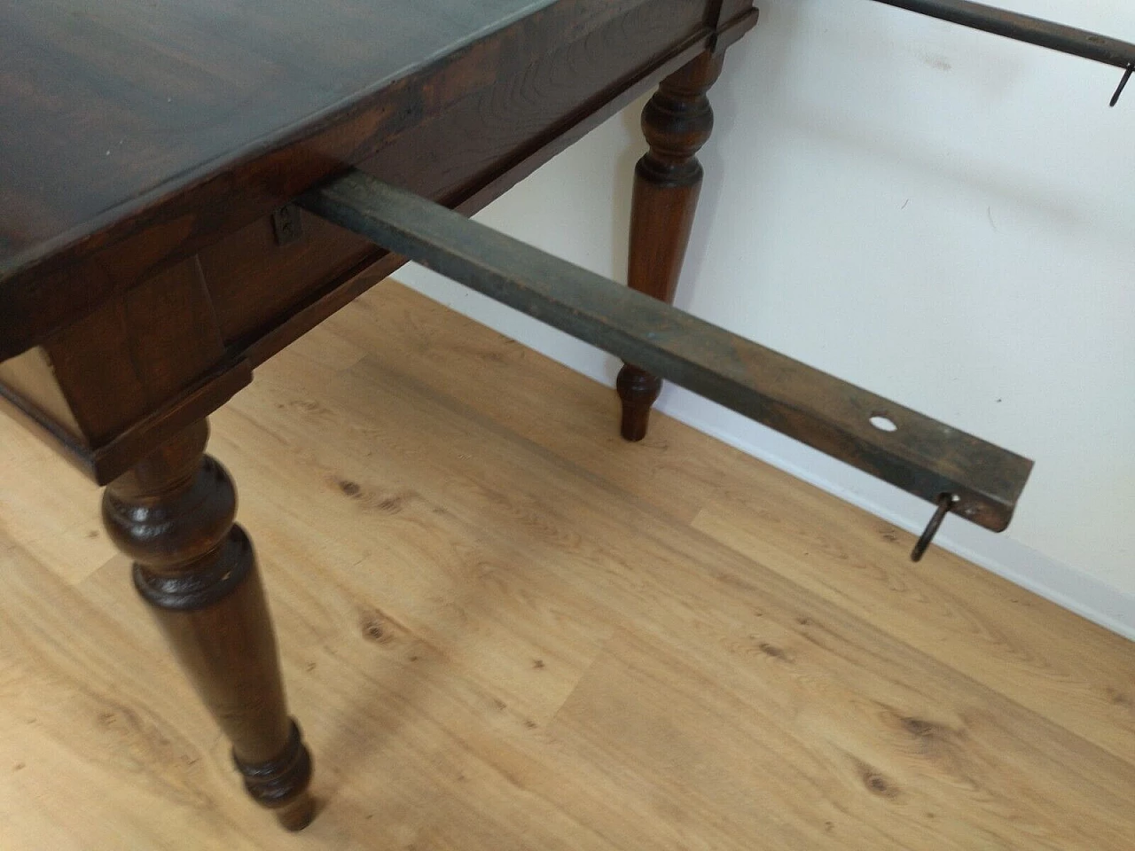 Chestnut and poplar extendable table, early 20th century 7