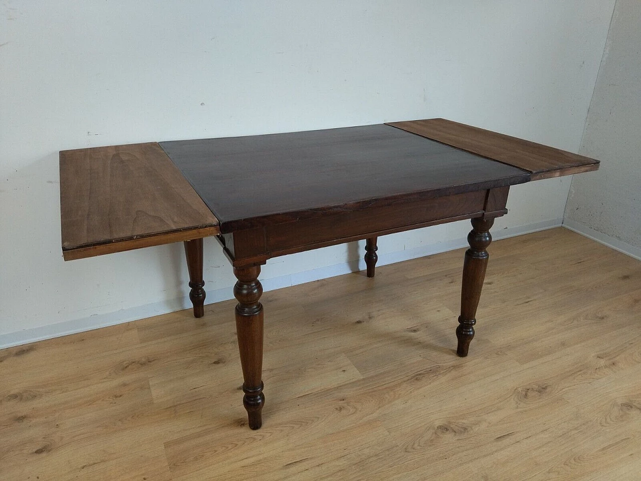 Chestnut and poplar extendable table, early 20th century 8
